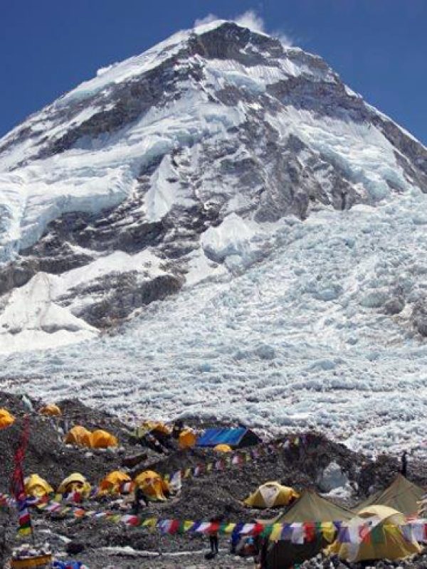 summit-everest-Basecamp-with-lots-of-tents-dining-tents